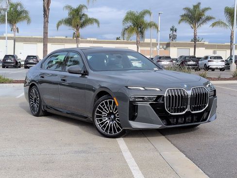 Used 2025 BMW 750e xDrive image 2