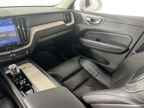 Used 2022 Volvo XC60 B5 Inscription w/ Protection Package Premier image 25