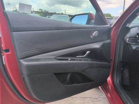 Used 2025 Hyundai Elantra SEL FWD image 11