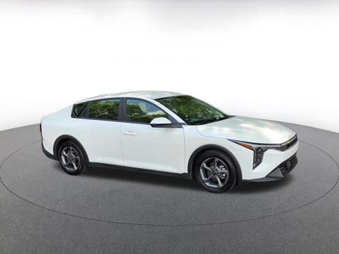 Used 2025 Kia K4 FWD image 2