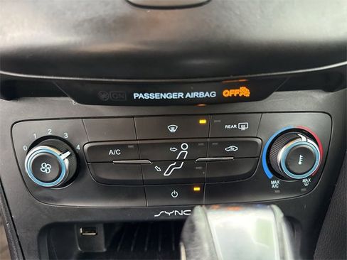 Used 2016 Ford Focus SE w/ SE Sport Package image 25