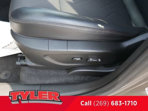 Used 2022 Chevrolet Trax LT w/ LT Convenience Package AWD/4WD image 20