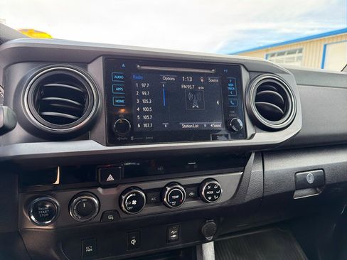 Used 2017 Toyota Tacoma TRD Off-Road w/ Tow Package (A/T) image 29