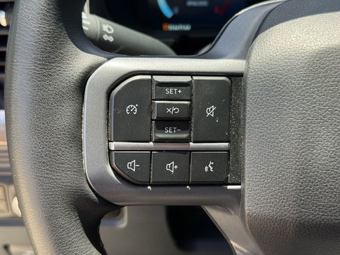 Used 2025 Ford F250 Lariat AWD/4WD image 17