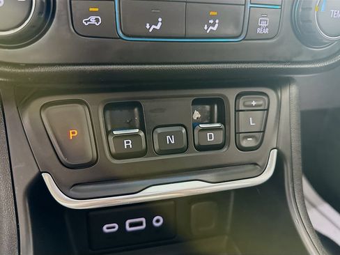 Used 2020 GMC Terrain SLE w/ LPO, Floor Liner Package AWD/4WD image 16