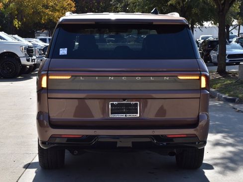 Certified 2025 Lincoln Navigator Black Label image 9