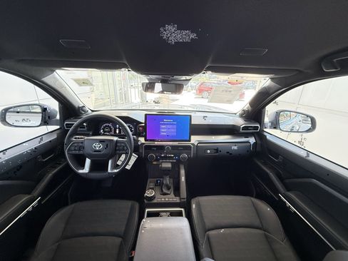 Certified 2025 Toyota 4Runner TRD Off-Road Premium image 32