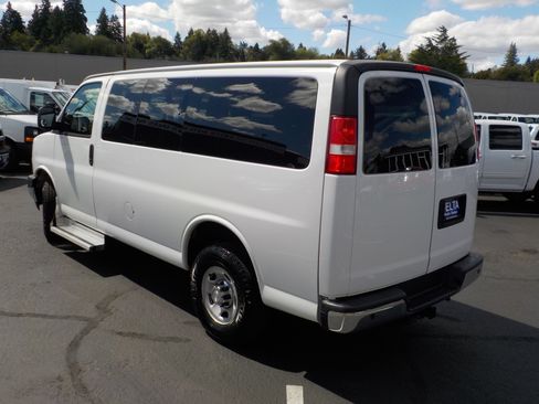 Used 2017 Chevrolet Express 3500 LT w/ LT Preferred Equipment Group RWD image 10