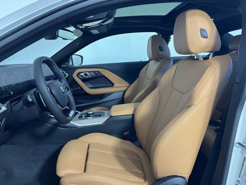Used 2025 BMW 230i Coupe w/ M Sport Package image 4