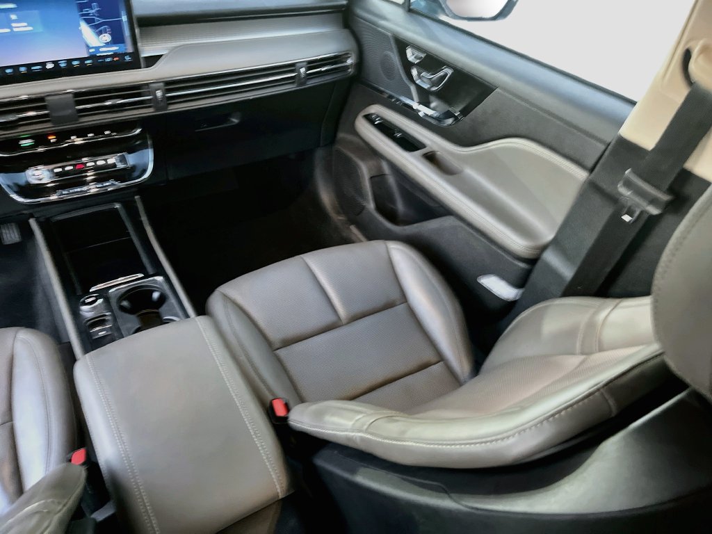 Used 2024 Lincoln Corsair AWD w/ Equipment Group 101A image 24