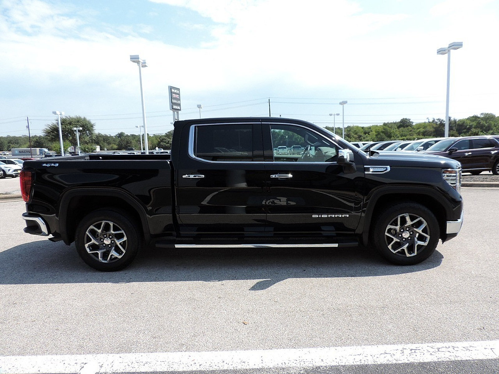 Certified 2023 GMC Sierra 1500 SLT AWD/4WD image 4