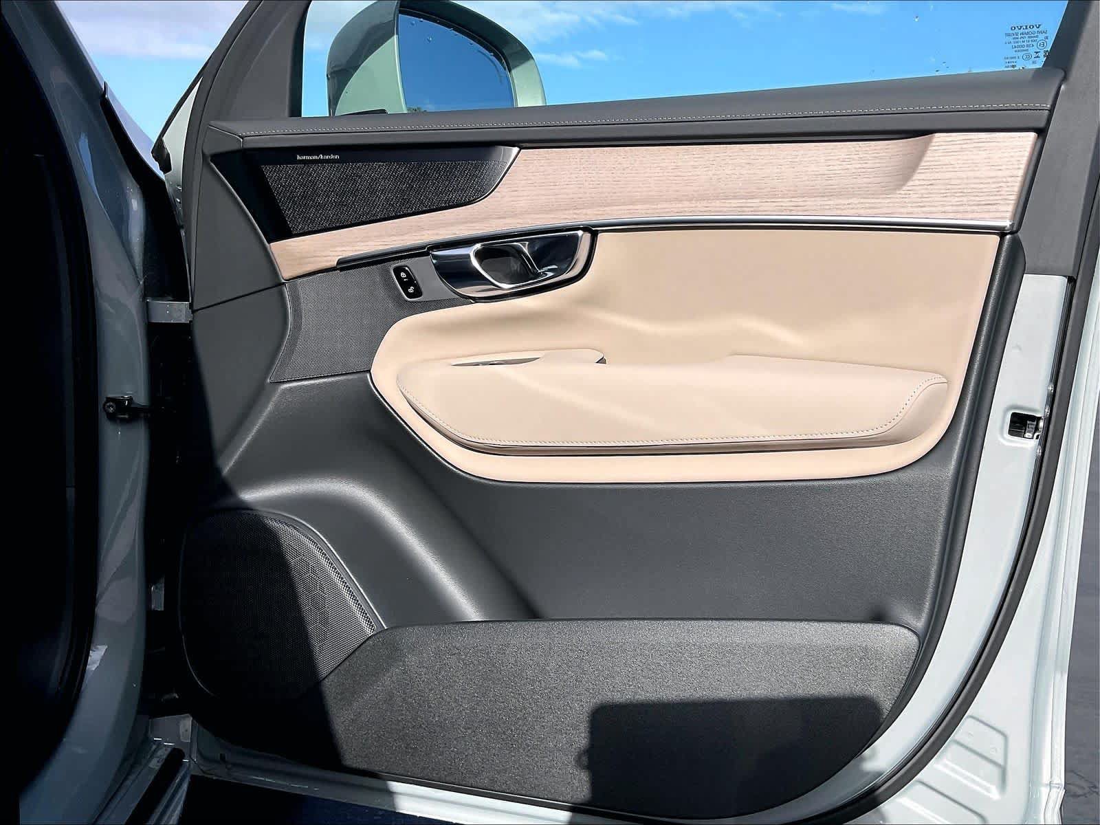 New 2027 Volvo XC90 T8 Plus AWD/4WD image 31