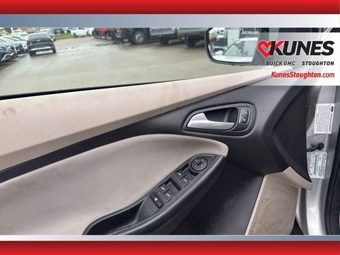 Used 2015 Ford Focus SE image 16