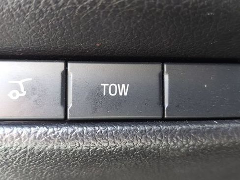 Used 2018 Ford Explorer XLT w/ Equipment Group 202A FWD image 12