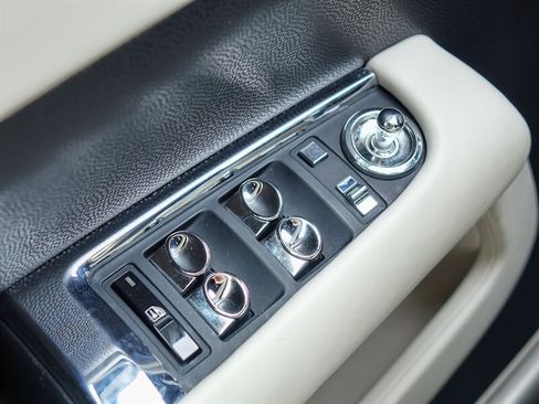 Used 2016 Rolls-Royce Wraith RWD image 27
