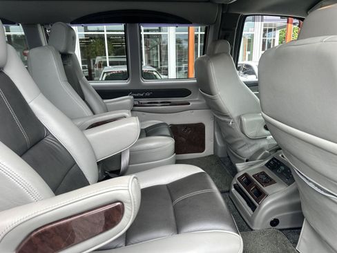 Used 2016 GMC Savana 2500 RWD image 18