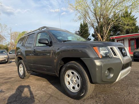 Used 2015 Nissan Xterra X image 3