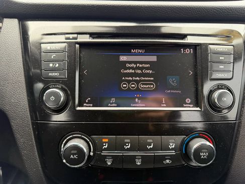 Used 2020 Nissan Rogue Sport S image 16