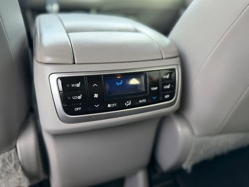 Used 2016 Toyota Highlander Limited Platinum image 18