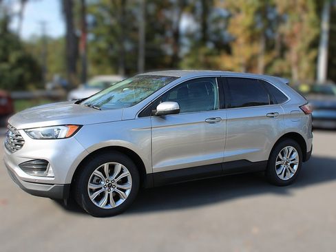Used 2024 Ford Edge Titanium image 4
