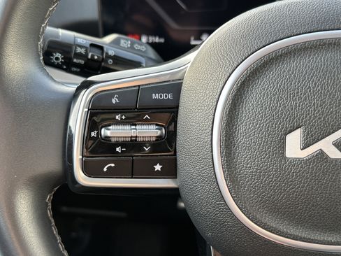 Certified 2024 Kia Sorento SX image 28