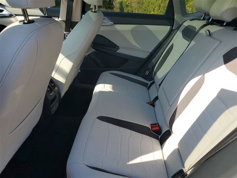 Certified 2025 Volkswagen Taos SE image 10