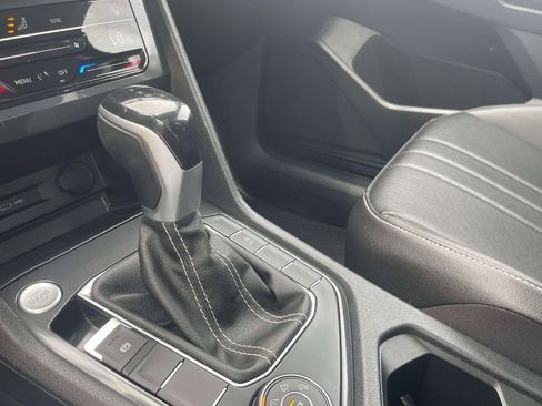 Used 2022 Volkswagen Tiguan SE R-Line image 30