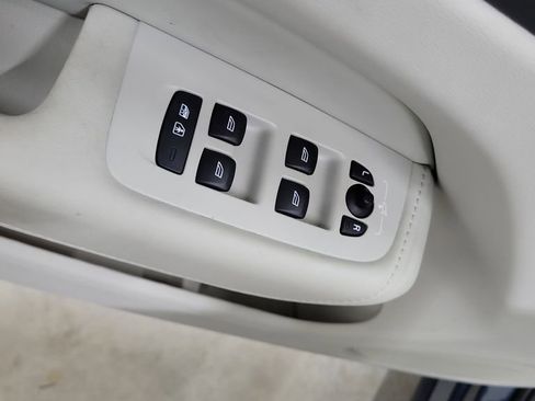 Certified 2024 Volvo XC60 T8 Plus w/ Protection Package Premier image 22