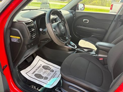 Used 2019 Kia Soul FWD image 28
