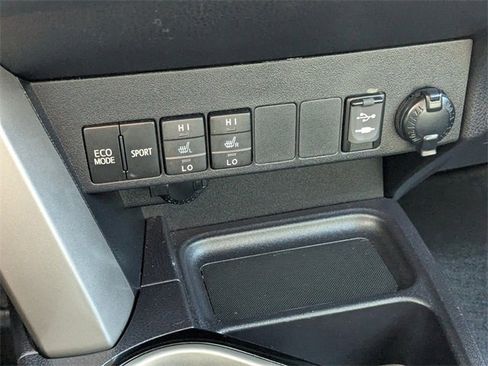 Used 2018 Toyota RAV4 Limited image 23