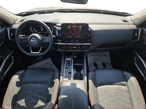 Used 2024 Nissan Pathfinder Platinum w/ Cargo Package image 9