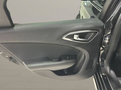 Used 2016 Chrysler 200 Limited w/ Convenience Group FWD image 20