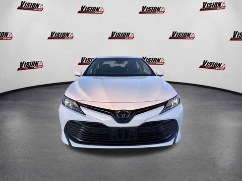 Used 2018 Toyota Camry LE image 2