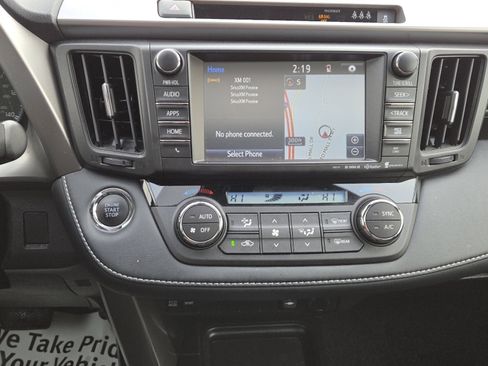 Used 2018 Toyota RAV4 XLE image 28