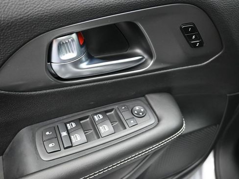 New 2026 Chrysler Pacifica Select image 12