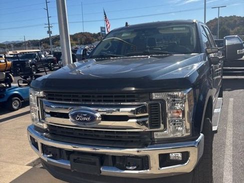 Used 2019 Ford F250 XLT w/ XLT Premium Package image 3
