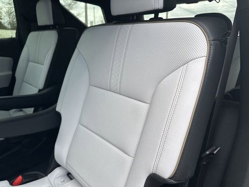 Used 2024 Chevrolet Traverse RS FWD image 19