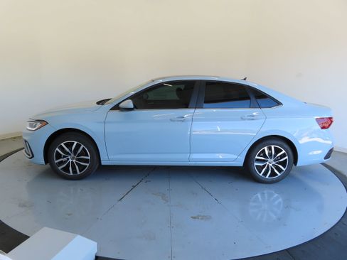 New 2025 Volkswagen Jetta SE image 8