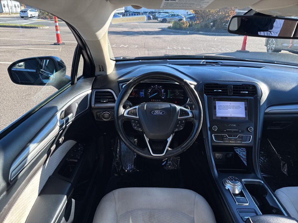 Used 2019 Ford Fusion SE w/ Equipment Group 151A FWD image 11