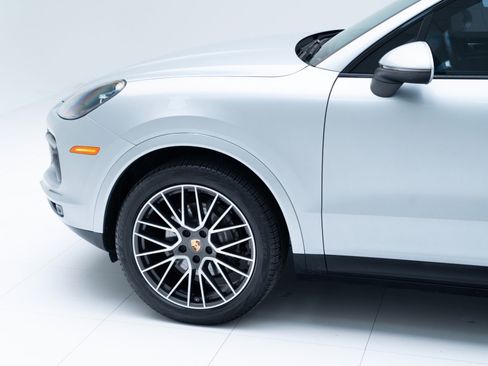 Used 2020 Porsche Cayenne image 11