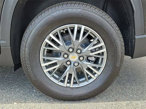 New 2025 Chevrolet Traverse LT w/ Enhanced Driving Package image 7