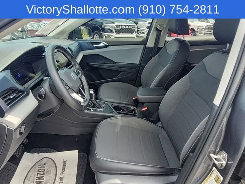 Used 2022 Volkswagen Taos SE FWD image 17