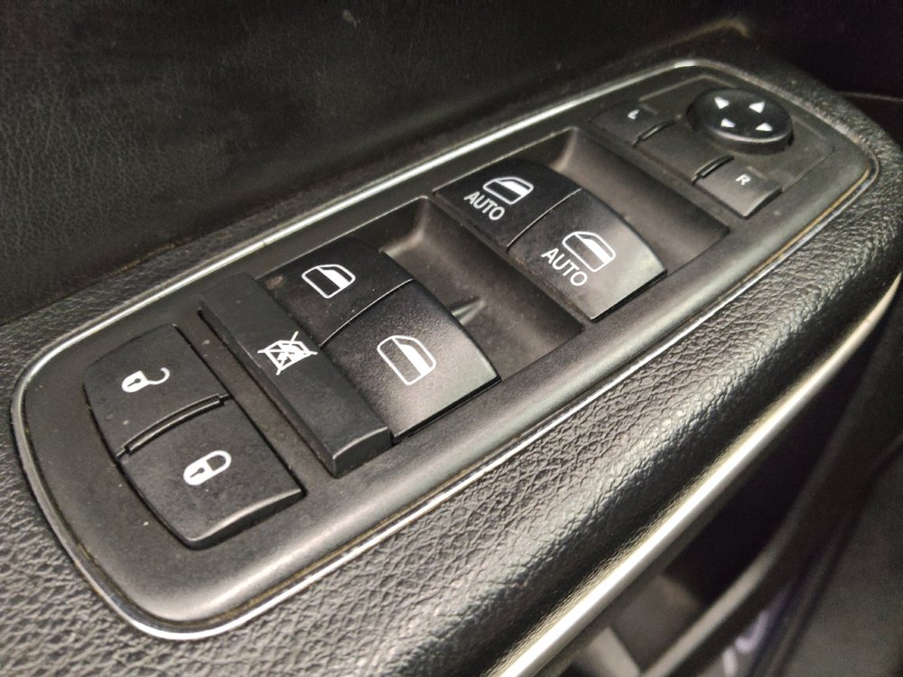 Used 2019 Chrysler 300 Touring w/ Sport Appearance Package RWD image 27