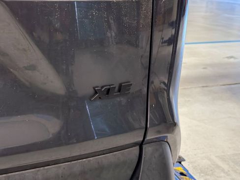 Used 2019 Toyota RAV4 XLE w/ Carpet Mat Package FWD image 7