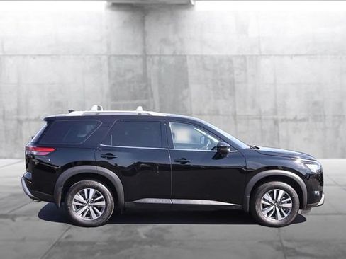 Certified 2025 Nissan Pathfinder SL w/ Black Appearance Package AWD/4WD image 5