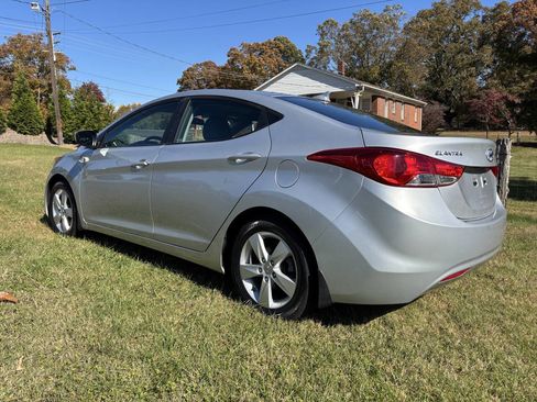 Used 2013 Hyundai Elantra GLS w/ Preferred Pkg image 3