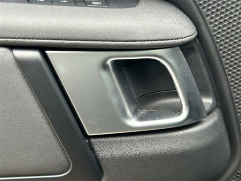 Used 2024 Land Rover Discovery Dynamic SE image 29