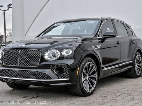 Used 2023 Bentley Bentayga Plug-In Hybrid image 3
