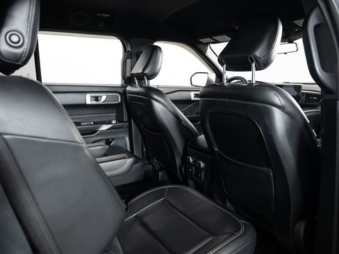 Used 2020 Ford Explorer XLT w/ Equipment Group 202A image 24