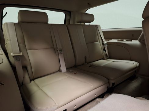 Used 2011 Chevrolet Suburban LTZ image 31